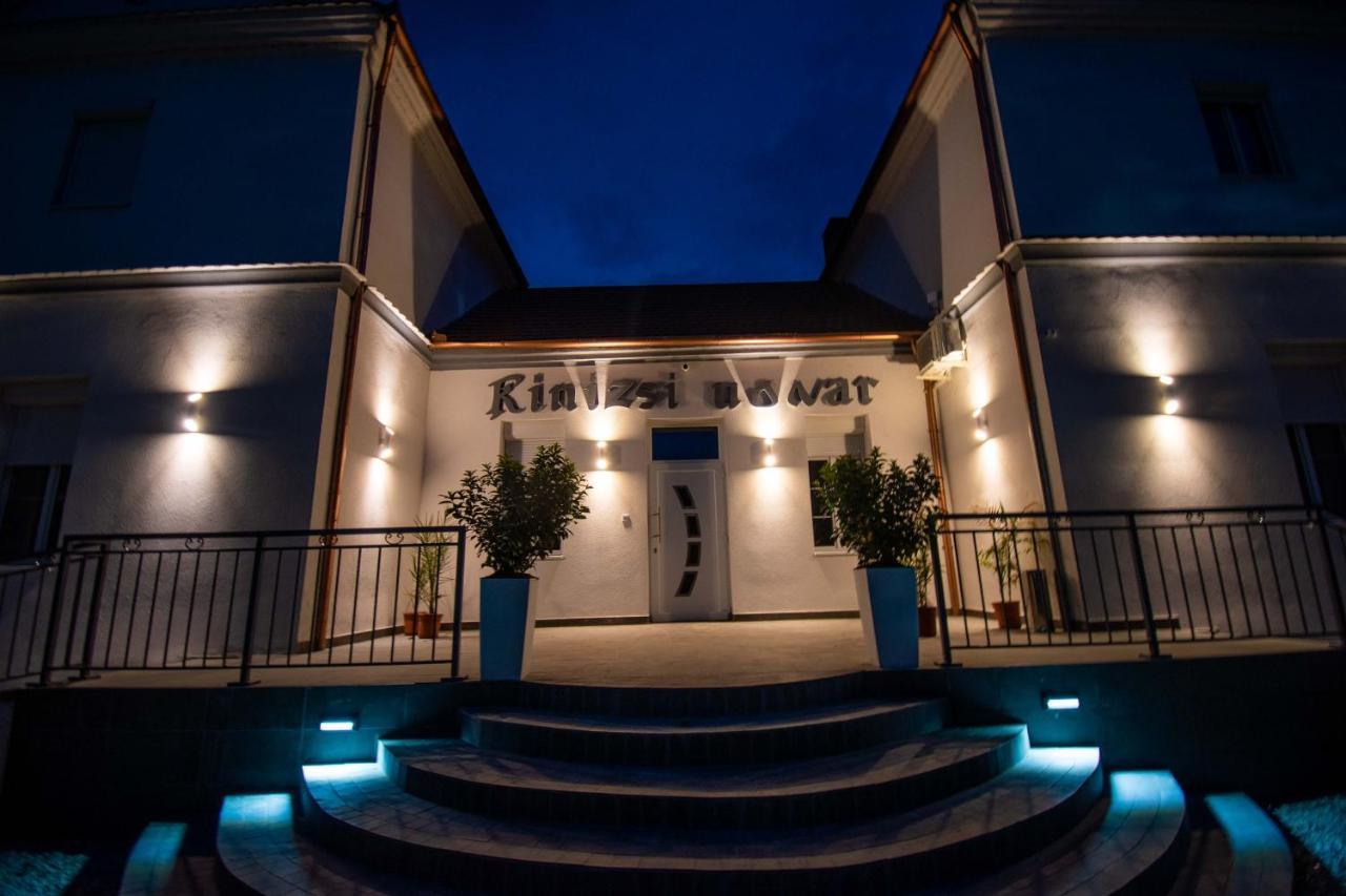 Kinizsi Udvar Apartmanhaz Balatonboglár エクステリア 写真