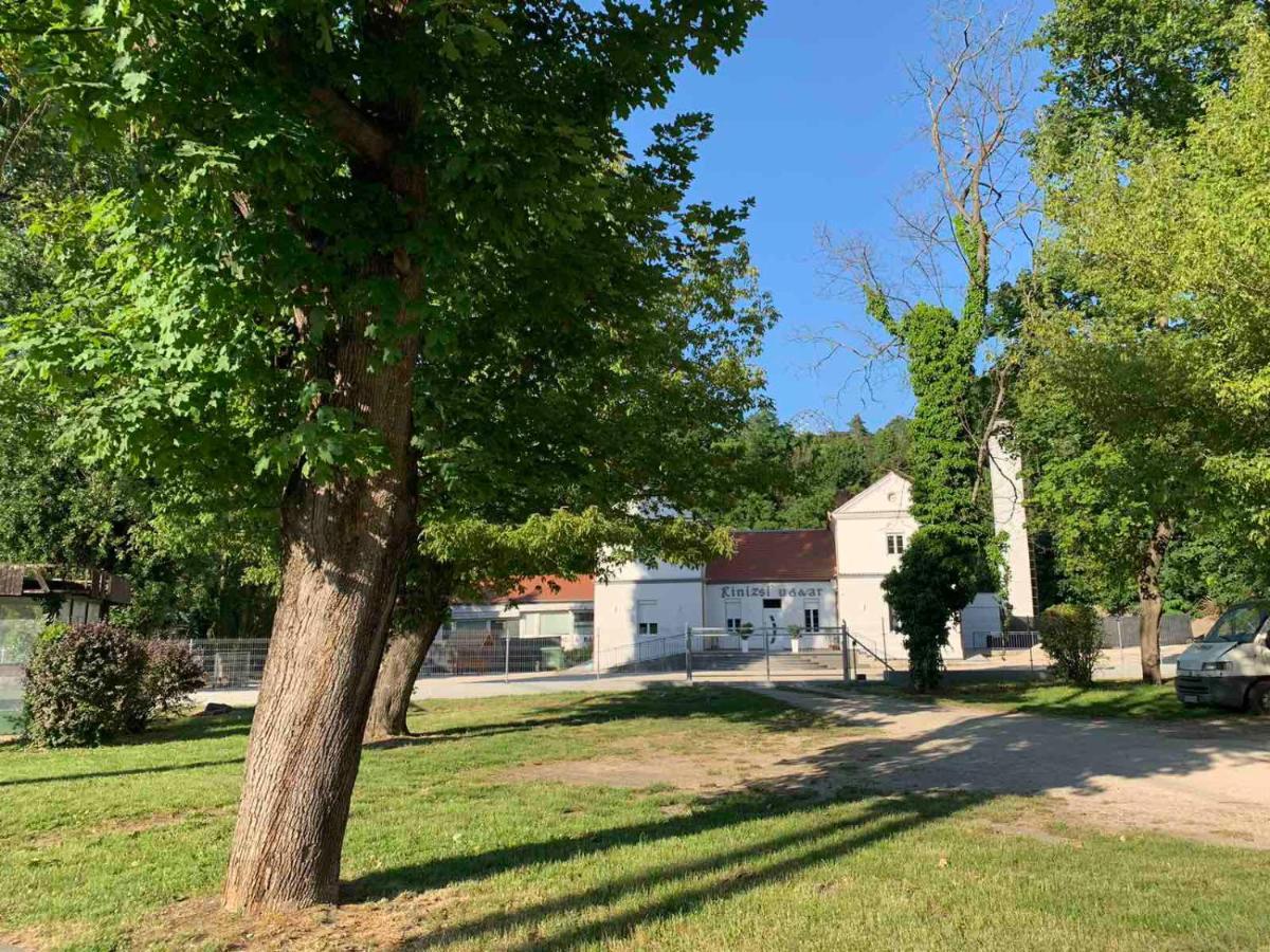 Kinizsi Udvar Apartmanhaz Balatonboglár エクステリア 写真