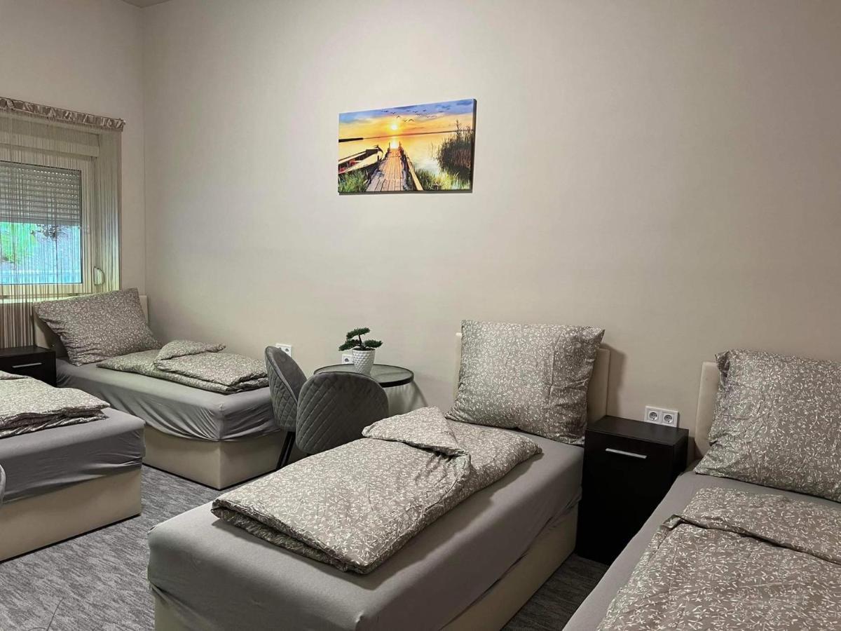Kinizsi Udvar Apartmanhaz Balatonboglár エクステリア 写真