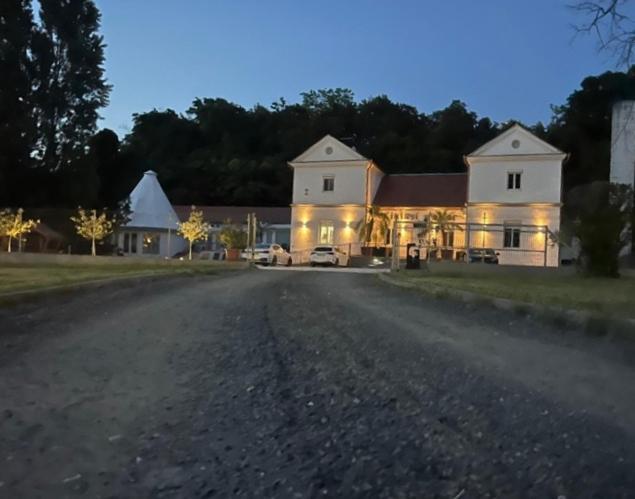 Kinizsi Udvar Apartmanhaz Balatonboglár エクステリア 写真