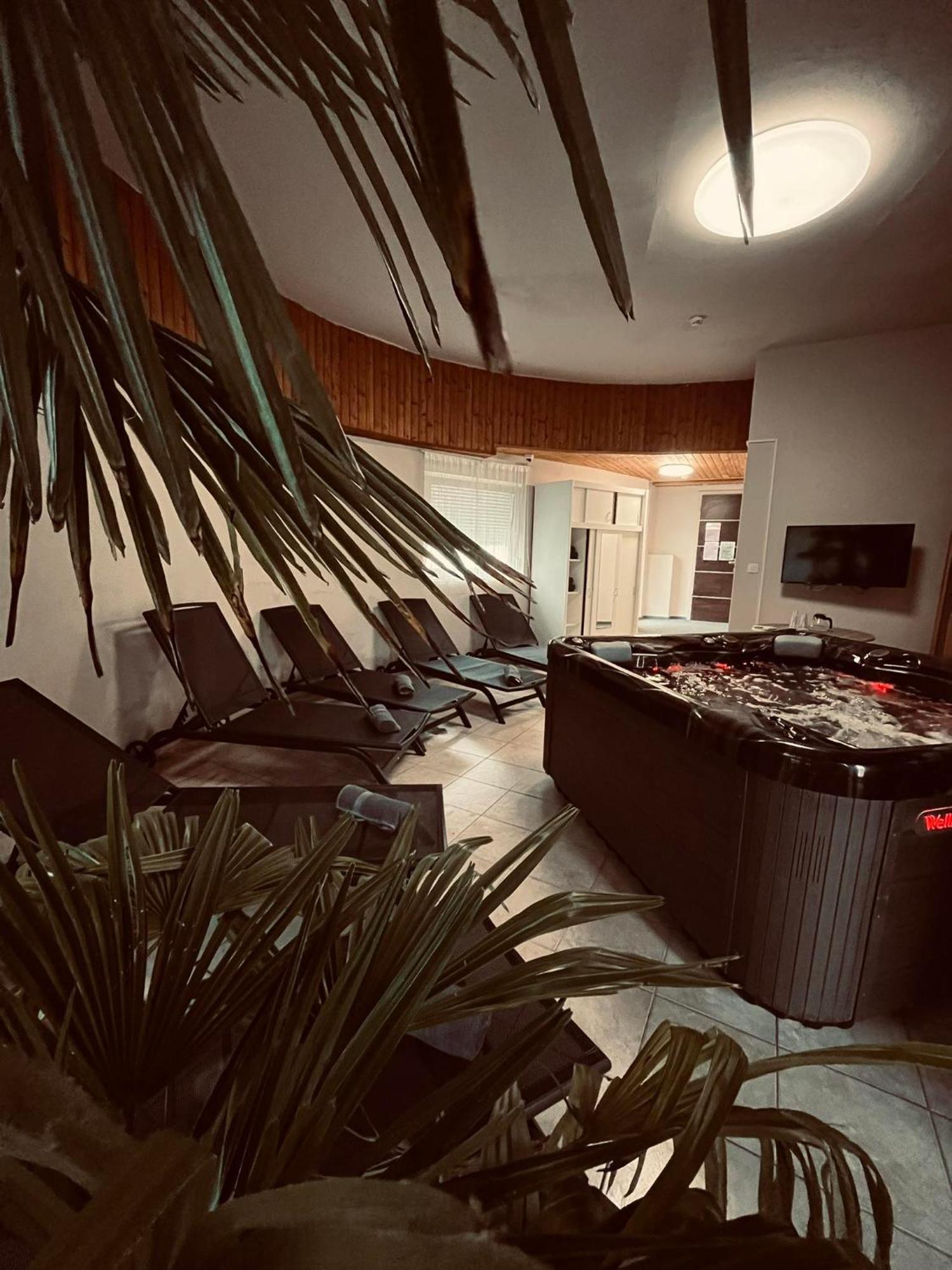 Kinizsi Udvar Apartmanhaz Balatonboglár エクステリア 写真